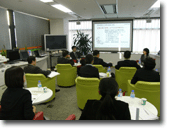 ���{����ƖK��̗l�q